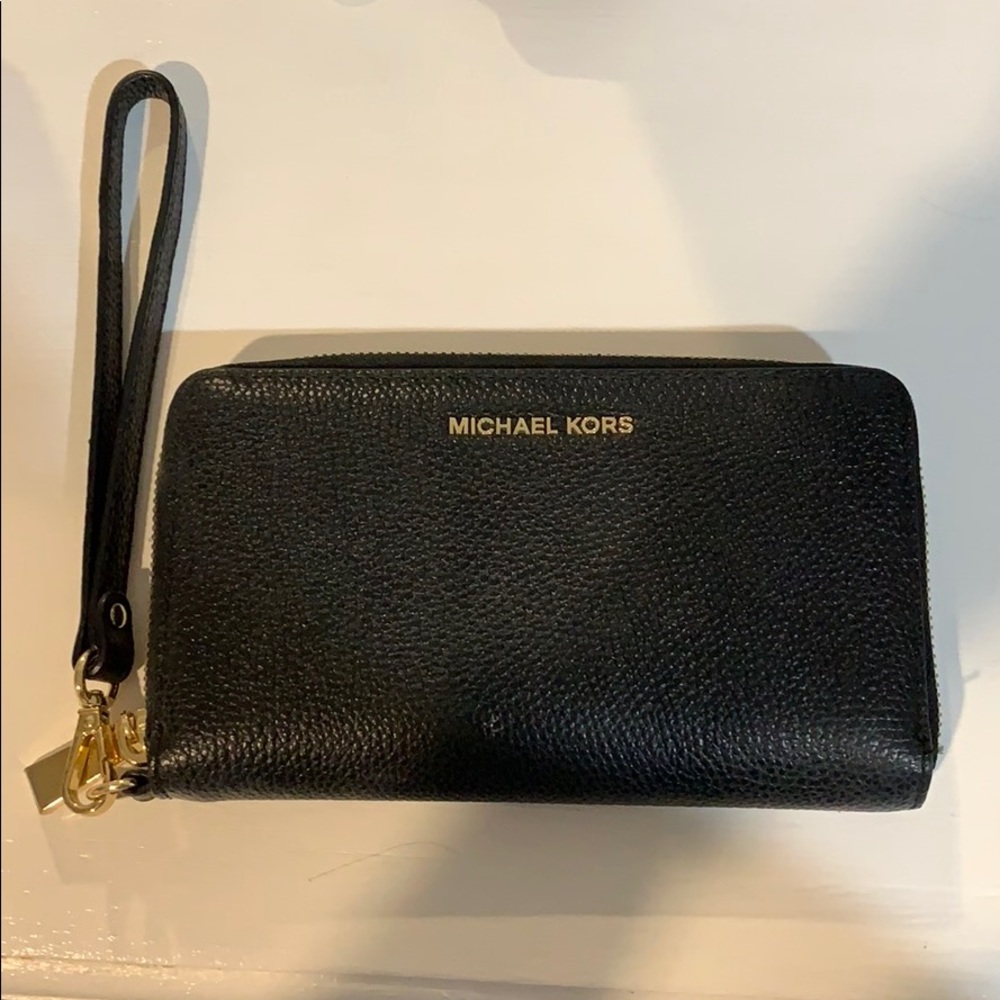 michael kors wristlet wallet